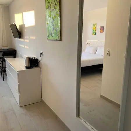 Les Jardins D'athena Апарт-отель 2*